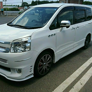 ヴォクシー ZRR70W