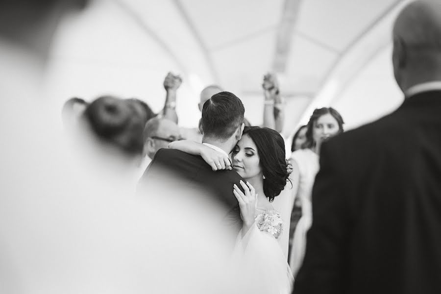 Fotógrafo de casamento Pavel Nenartovich (nenik83). Foto de 25 de janeiro 2017