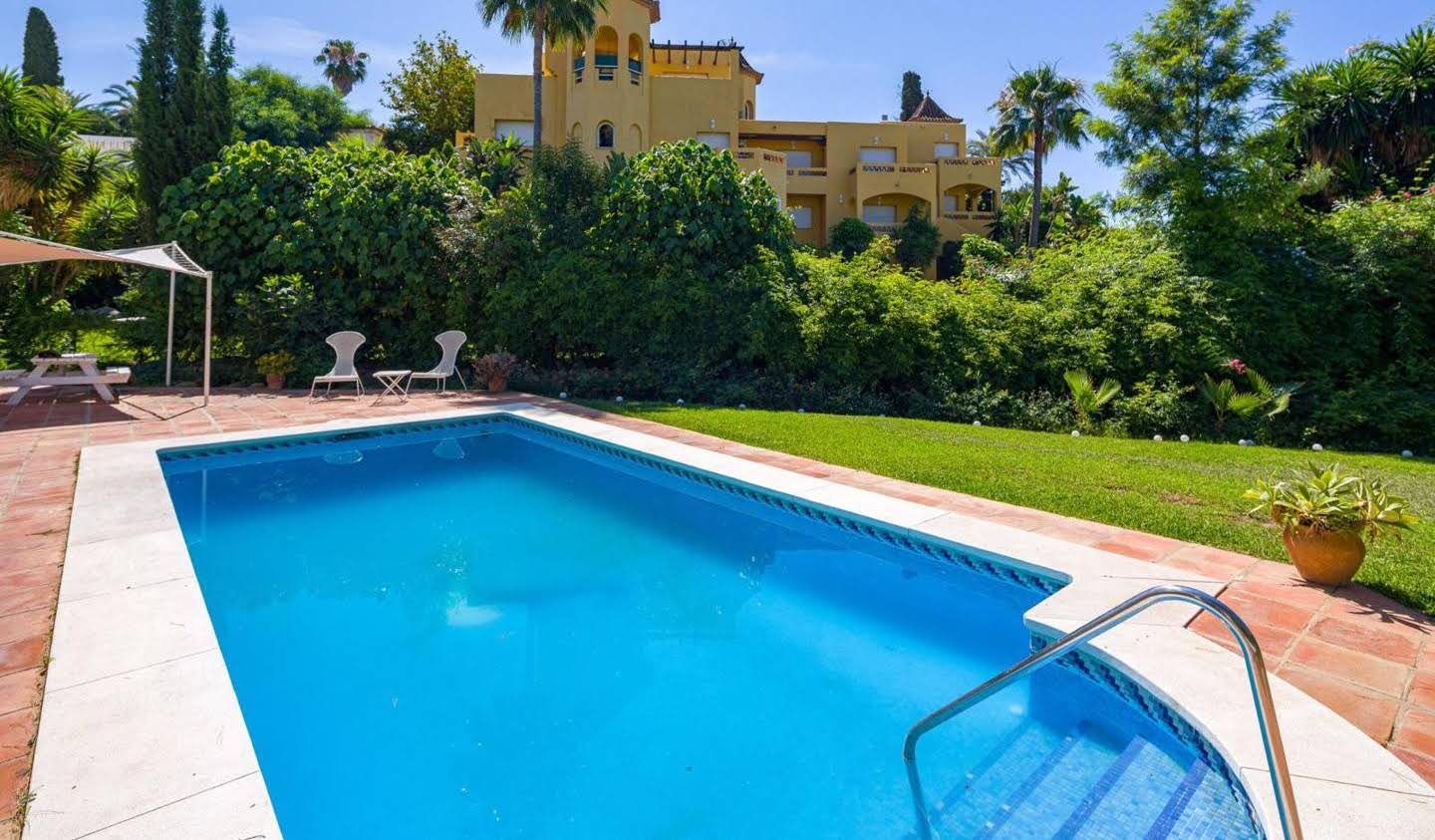 Villa with pool and garden Marbella