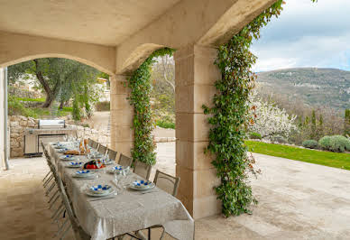 Villa with pool and garden 5