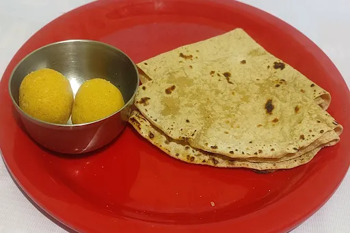 Chapati With Besan Laddu