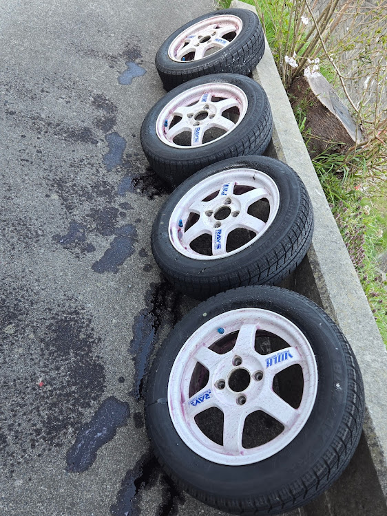 SAIのTE37・ホイール交換・洗車に関するカスタム事例の投稿画像2枚目