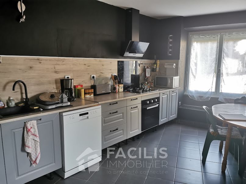 Vente maison 8 pièces 200.5 m² à Fontenay-le-Comte (85200), 179 900 €