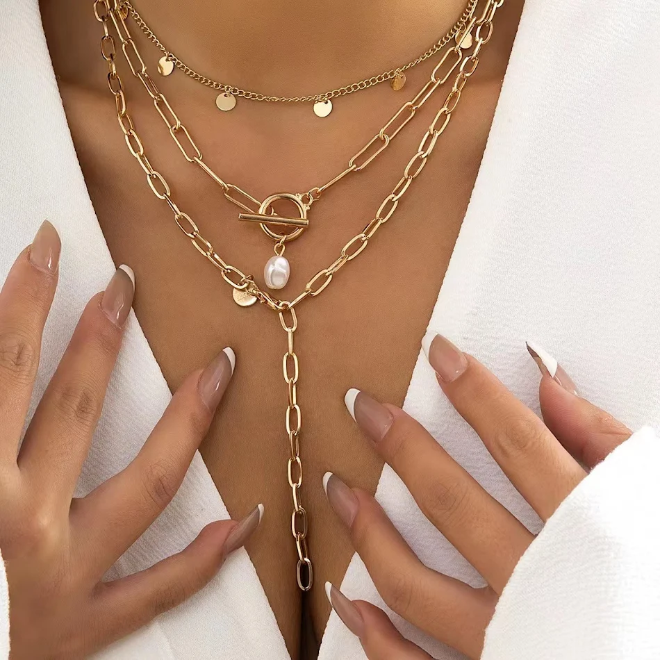 Collar Versátil con Lentejuelas y Borlas Geométricas con Cierre OT, un accesorio elegante y moderno para cualquier ocasión.