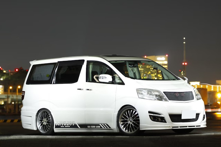 アルファードのカレンダーに載ってみたい・2021ベストショット・車が好きな人と繋がりたい・ナイトツーリングに関するカスタム事例の投稿画像1枚目