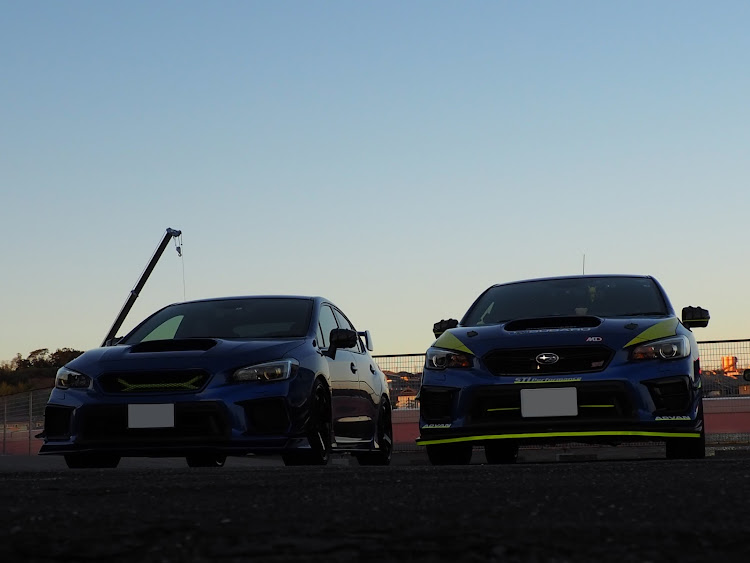 WRX STIの蛍光イエロー・こっそりリニューアル計画中🙊・自然に溶け込む⁉️・愛車の一番好きな角度に関するカスタム事例の投稿画像3枚目
