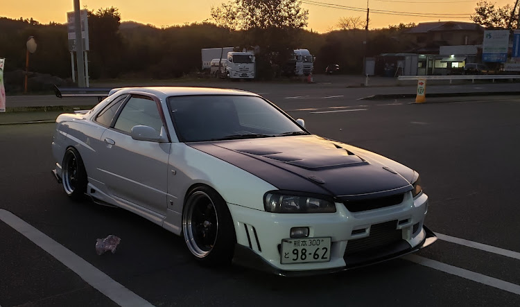 スカイラインのいいねとコメント感謝しております🙇・引っ張りタイヤ大好き😍・愛車の一番好きな角度に関するカスタム事例の投稿画像1枚目