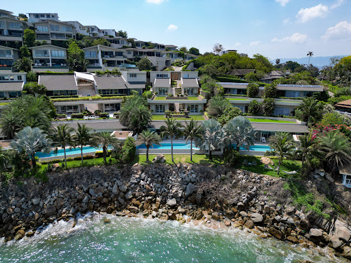 Villa avec piscine en bord de mer 1