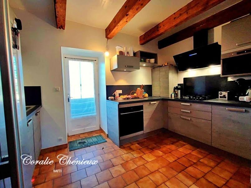 Vente maison 9 pièces 157 m² à Trémouille (15270), 170 000 €