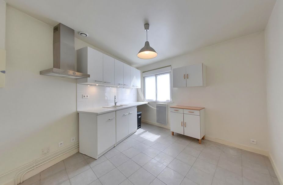 Location  appartement 3 pièces 64 m² à Auxerre (89000), 700 €