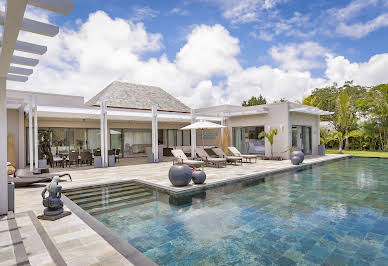 Villa with pool 3