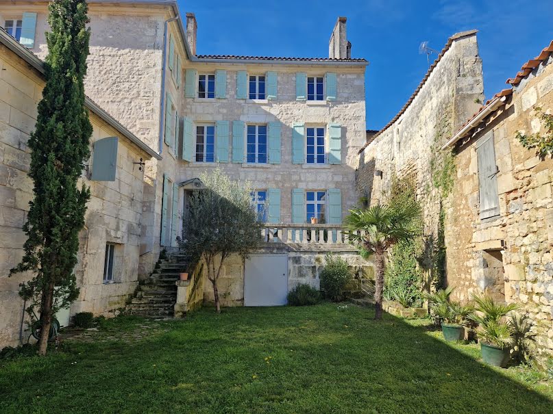 Vente maison 12 pièces 515 m² à Châteauneuf-sur-Charente (16120), 450 000 €