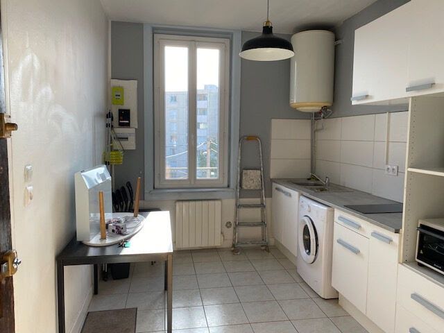 Location  appartement 1 pièce 24 m² à Venissieux (69200), 654 €