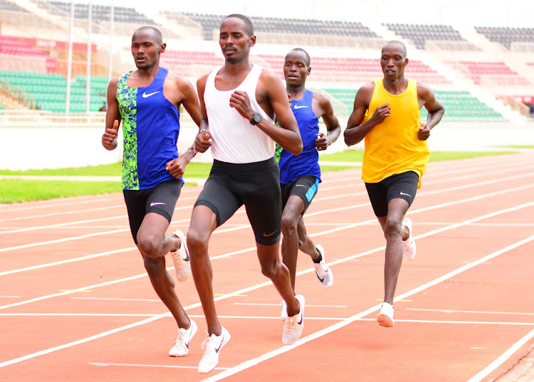 Timothy Cheruiyot (R) in yesterday's training with Timothy Sein (L) Elijah Manangoi (C) and Edwin Meli at Nyayo Stadium yesterday