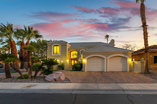 House with pool 4