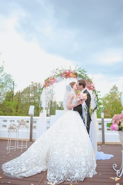 Fotógrafo de casamento Yuliya Tabak (julli). Foto de 24 de fevereiro 2016