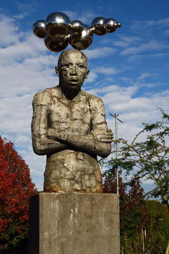 2010 World Cup statue at Loftu