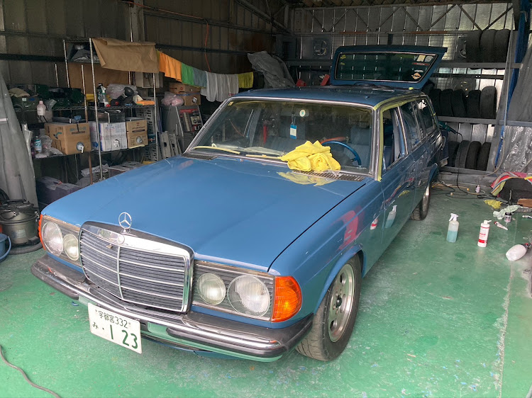 ミディアムクラス ワゴンのメルセデス・ベンツ・S123・w123に関するカスタム事例の投稿画像1枚目