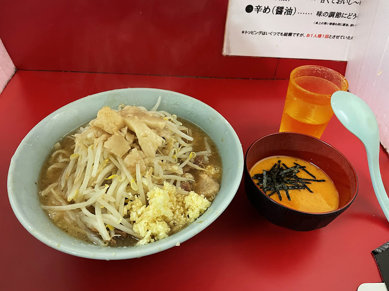 【贅沢グルメ】ラーメン二郎のラーメンは生卵に浸して食べるとウマイよ / 生とじ玉子だと最強