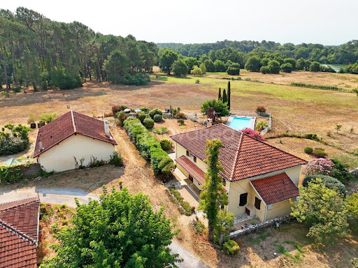 House with pool and terrace 3