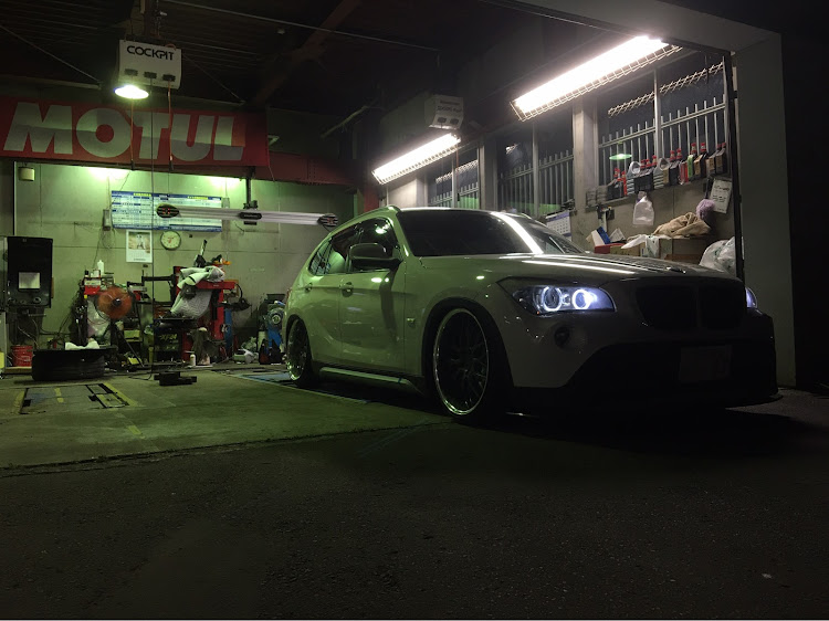 X1のBMWx1・bmwe84・エアサス全下げ・エアサス・エアーフォースに関するカスタム事例の投稿画像1枚目