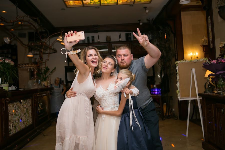 Fotografo di matrimoni Oksana Saveleva (ksusanna). Foto del 13 maggio 2019