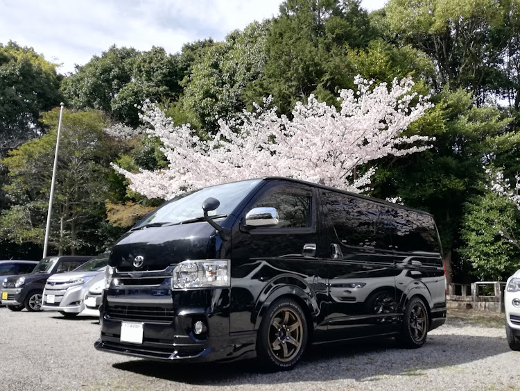 ハイエースバンの4WD・桜とコラボに関するカスタム事例の投稿画像1枚目