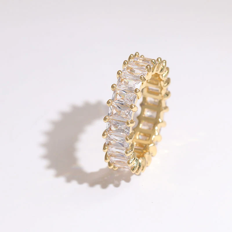 Schitterende diamanten en diamanten ringen. Ontdek de perfecte ring voor elke gelegenheid en vier bijzondere momenten met glans.