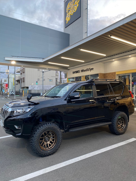ランドクルーザープラドのRays A-LAP07x 鍛造・モトレージ　ビルシュタインスーパーロング3.5インチup・プラド150後期・Y60サファリ・風俗で金◯玉踊らしたいwに関するカスタム事例の投稿画像1枚目