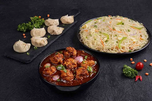 Chicken Hakka Noodles And Diced Chicken In Oyster Chilli Sauce With Steamed Chicken Dimsums