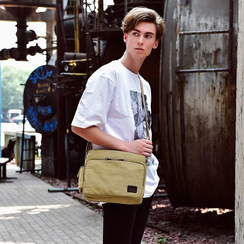 Nova bolsa mensageiro masculina, simples e prática. Leve seus pertences com facilidade e estilo. Ideal para uso diário e trabalho.