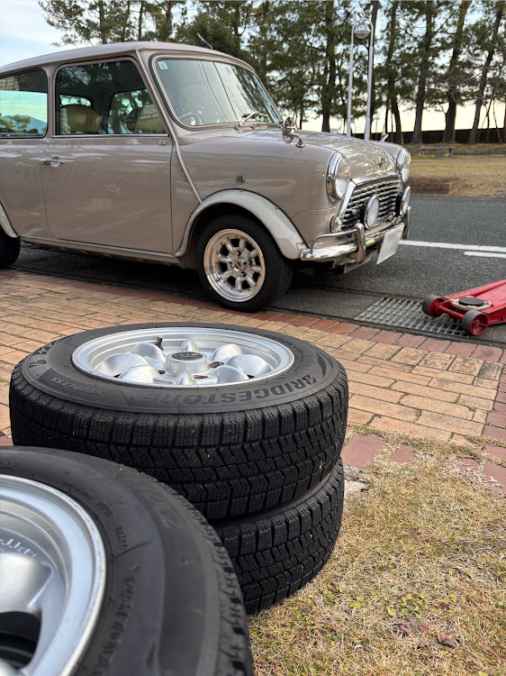 ミニ1.3iのスタッドレスタイヤへ交換に関するカスタム事例の投稿画像2枚目