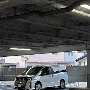 ノア ZWR80W