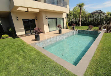 House with pool and terrace 4