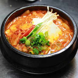 Spicy Kimchi stew "Kimchi Jjigae" (Vegetarian avail.)(김치찌개)