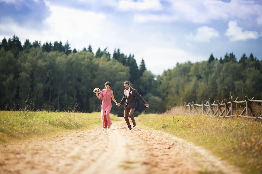 Fotógrafo de bodas Olesya Kareva (olisa911). Foto del 25 de septiembre 2017