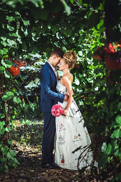 Fotógrafo de casamento Anton Kharisov (fotoshi). Foto de 15 de setembro 2016