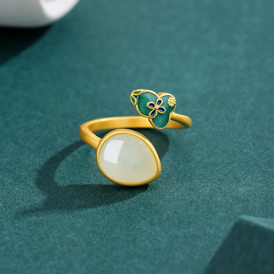 Ensemble de bijoux femme, boucles d'oreilles, bracelet et bague plaqués or, design unique pour un style élégant et raffiné.