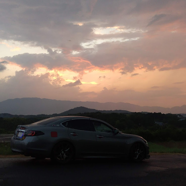 フーガの奈良県高市郡明日香村・夕立通りすぎた直後・鮫？鮭？・夕焼けバックにに関するカスタム事例の投稿画像8枚目