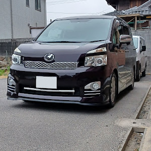 ヴォクシー ZRR70W