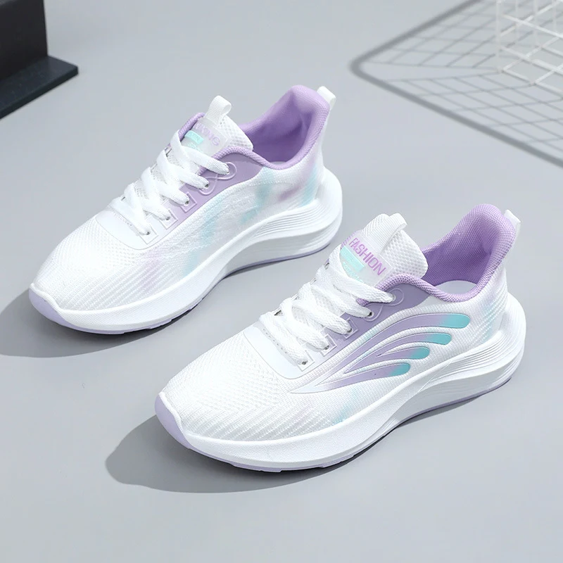 Chaussures Blanches en Maille pour Femme Polyvalentes et Assorties à Toutes Tenues Confort et Style pour un Look Impeccable Adaptées à Toutes les Situations