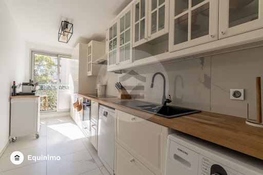Apartment / penthouse rental in Puteaux (92800)