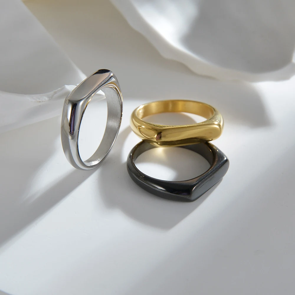 Title 1, Bague populaire en acier titane pour femmes. Él...