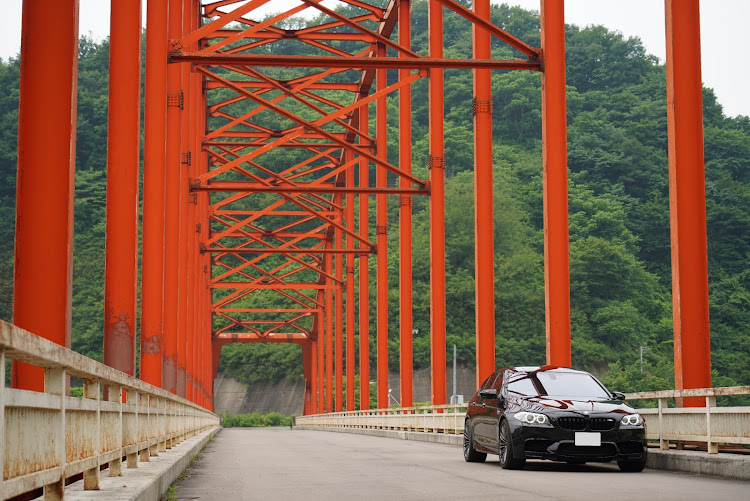 M5のbmw・セダン・V8・ツインターボ・Mに関するカスタム事例の投稿画像1枚目