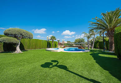 Property with pool 4