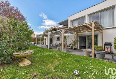 House with pool and terrace 3