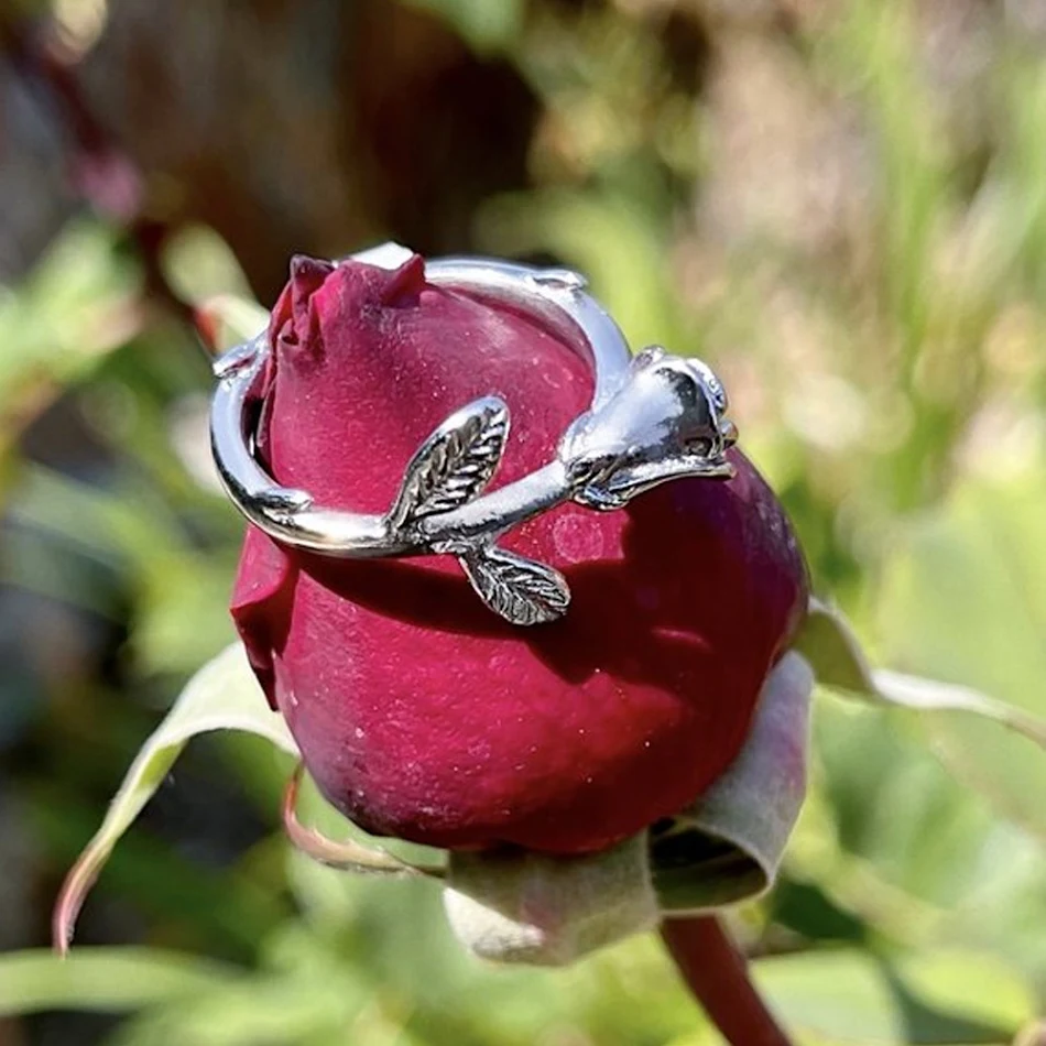 Briar Rose Openingsring voor Europa en Amerika. Een elegante ring, perfect als cadeau of om je look te verfraaien.