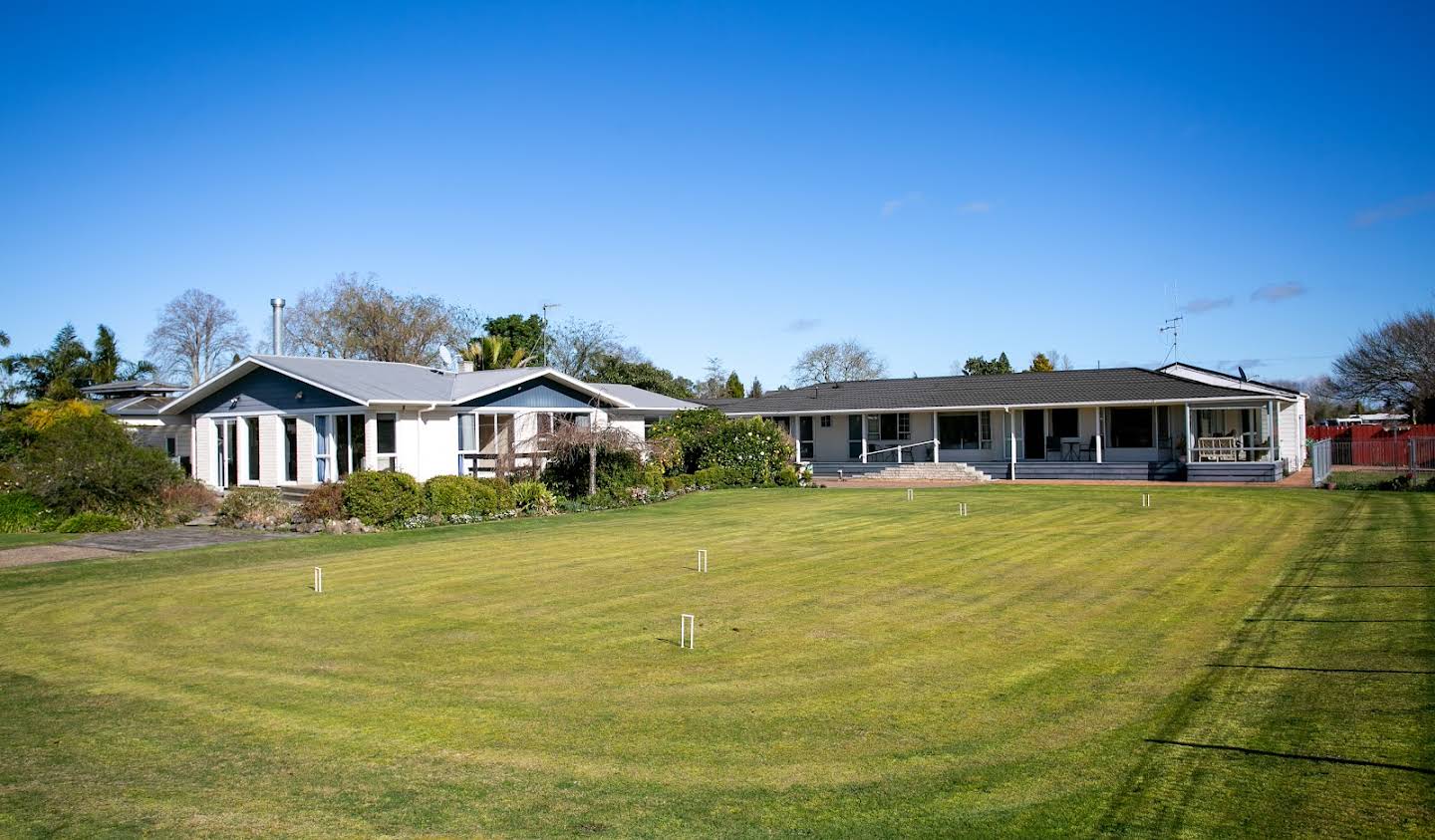 Maison avec piscine et jardin Pukemoremore