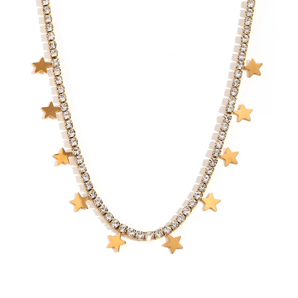 Collier avec pendentif étoile à cinq branches en acier inoxydable plaqué or 18K et chaîne diamantée complète. Un bijou élégant et intemporel.