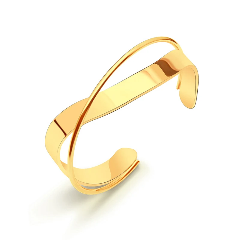 Bracelet Temperamental Minority Cross en acier titane brillant plaqué or 18K, un bijou tendance et durable pour affirmer votre style.